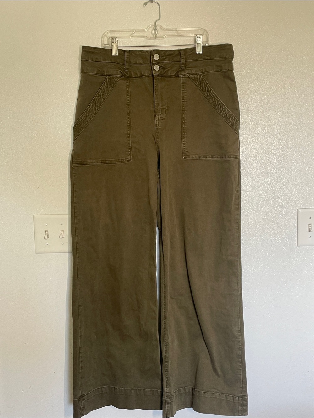 Men's Olive Straight-Leg Jeans with Utility Pockets